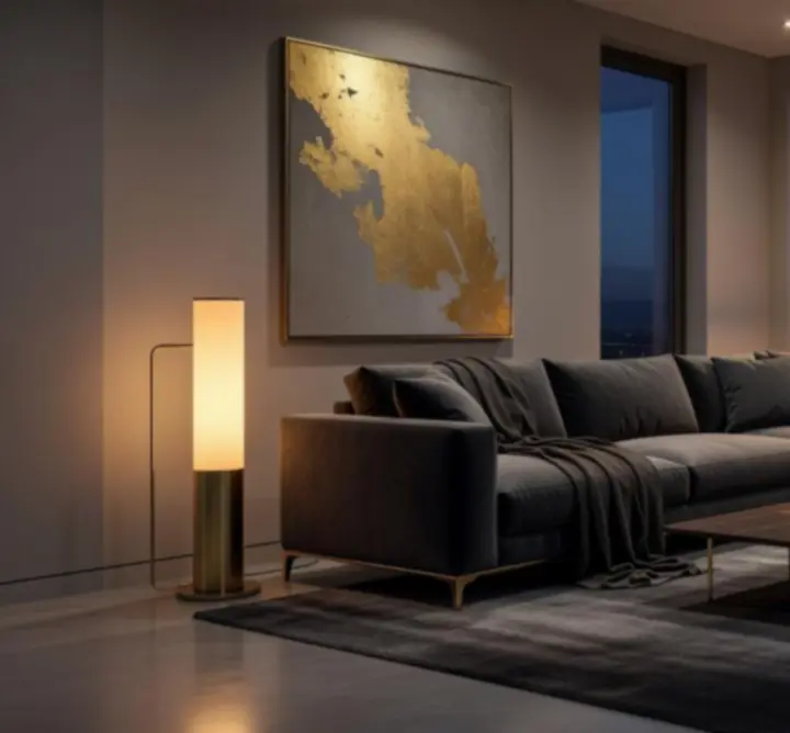 Meleg, hangulatosan megvilágított nappali elegáns lámpatestekkel